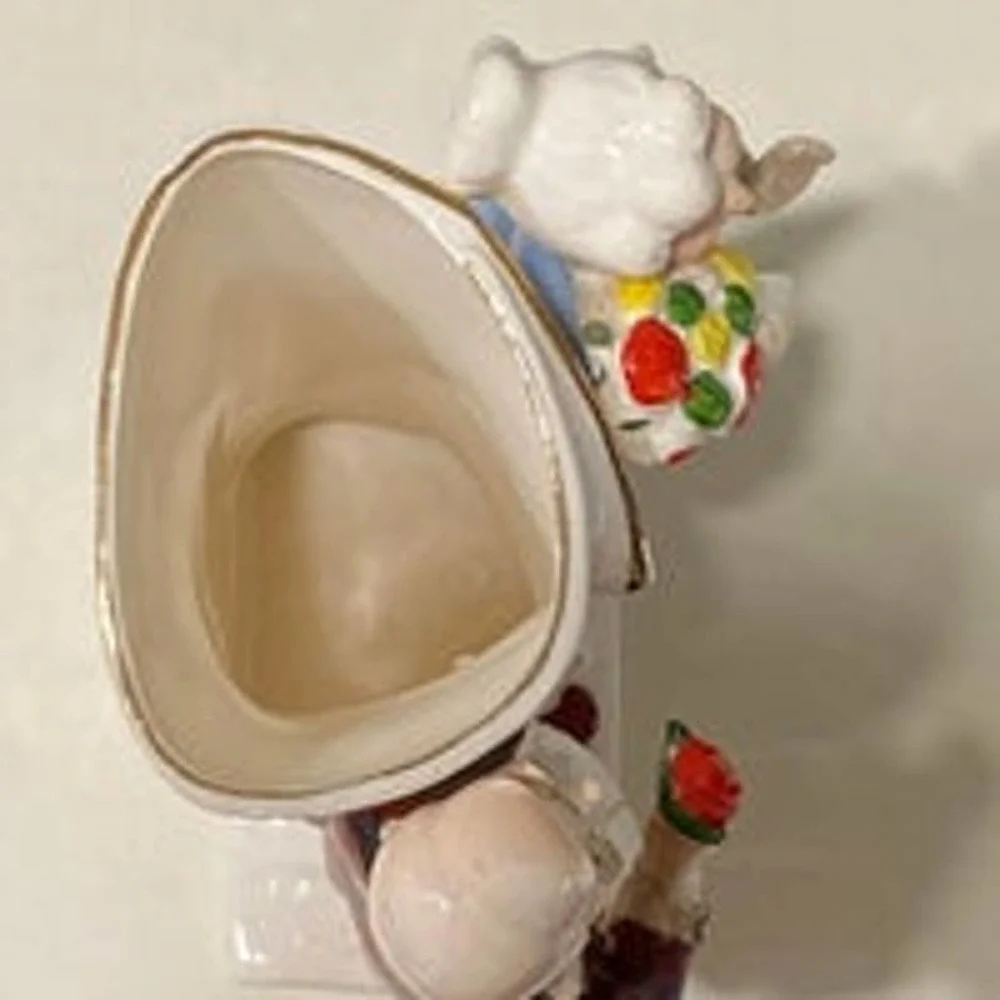 Cute Vintage Elderly‎ Couple A Bouquet For You Vase